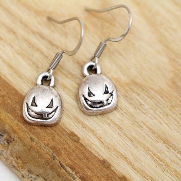 Jack 'o' Lantern / Pumpkin Charm Earrings - Picture 5 of 6